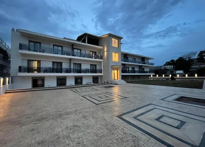 Grand Agia Triada (Thessaloniki)